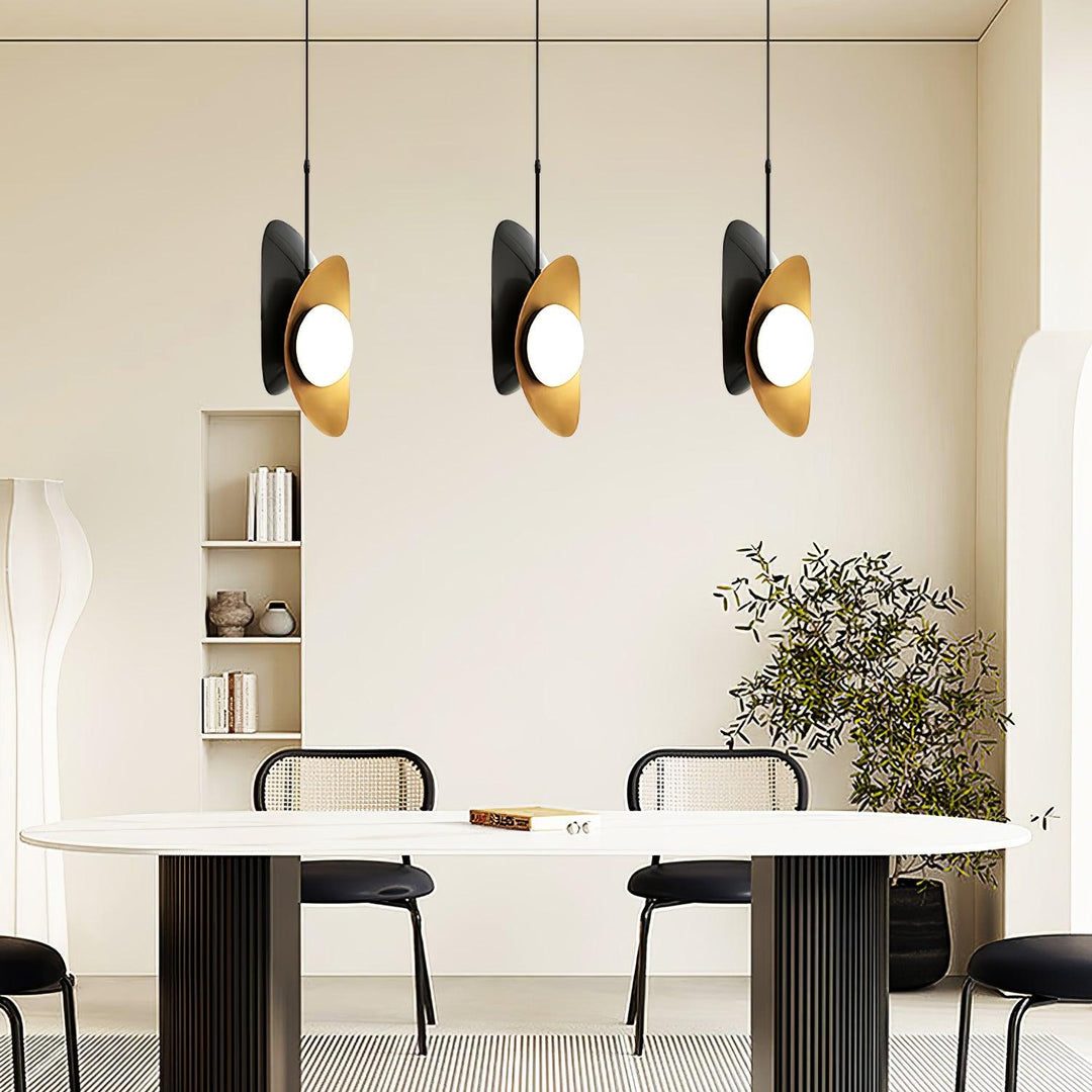 Golden Petal Pendant Lamp - Vakkerlight