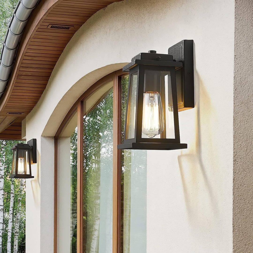 Outdoor Lantern Wall Lamp - Vakkerlight