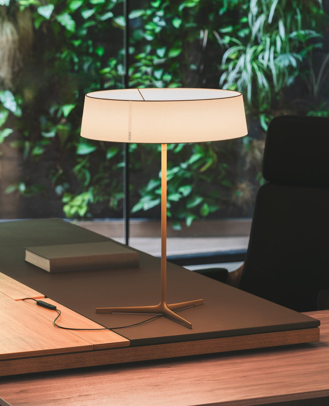 Dama Table Lamp