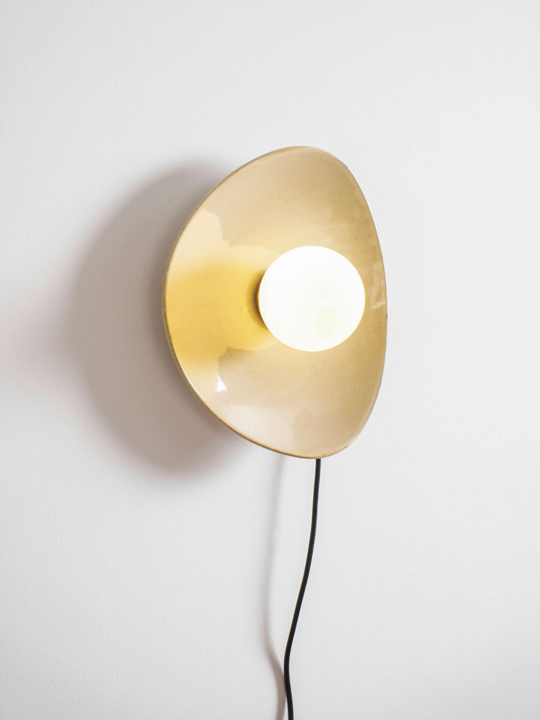 Pebble Disc Plug - in Wall Light - Vakkerlight