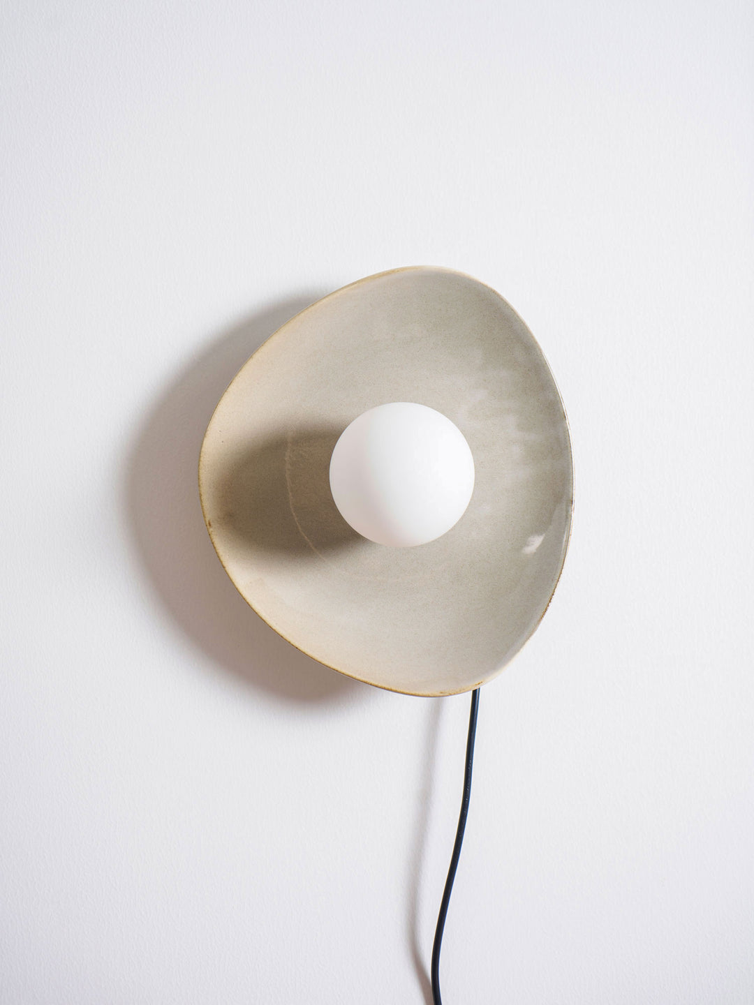 Pebble Disc Plug - in Wall Light - Vakkerlight