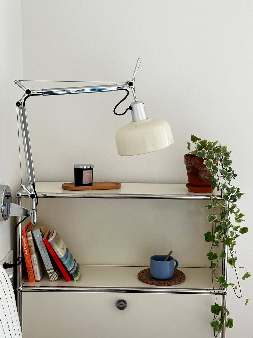 Pivot Swing-Arm Wall Lamp - Vakkerlight