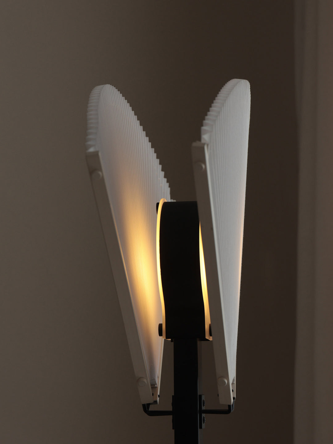 Pleated Fan Floor Lamp - Vakkerlight