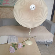 مصباح طاولة بقبعة مطوي