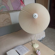 Lámpara de mesa con sombrero plisado