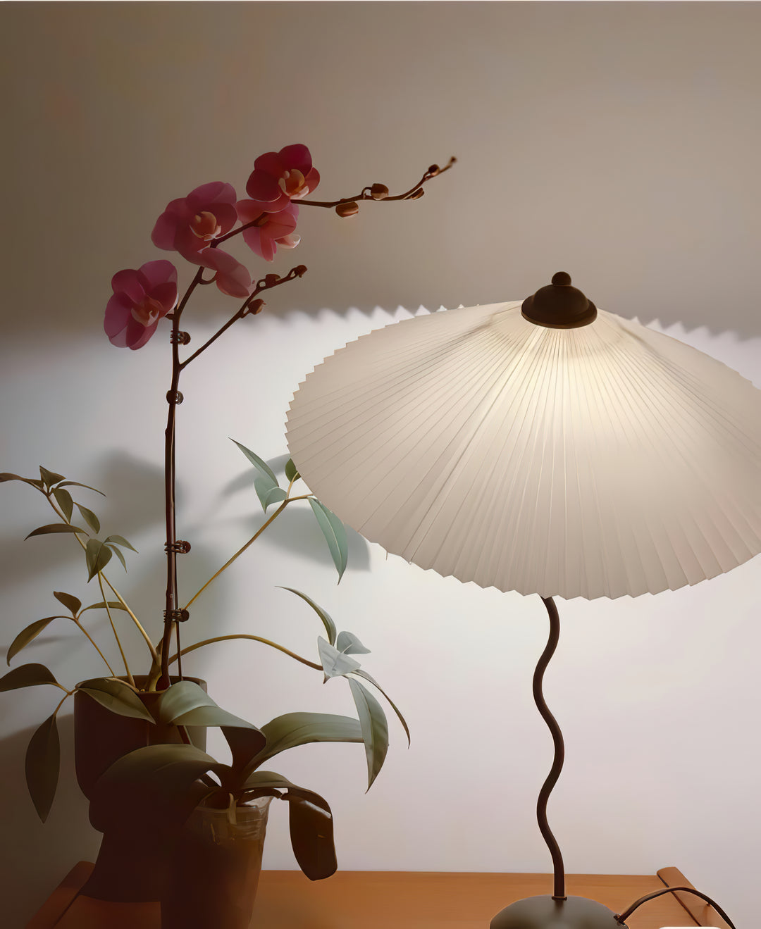 Pleated Hat Table Lamp - Vakkerlight