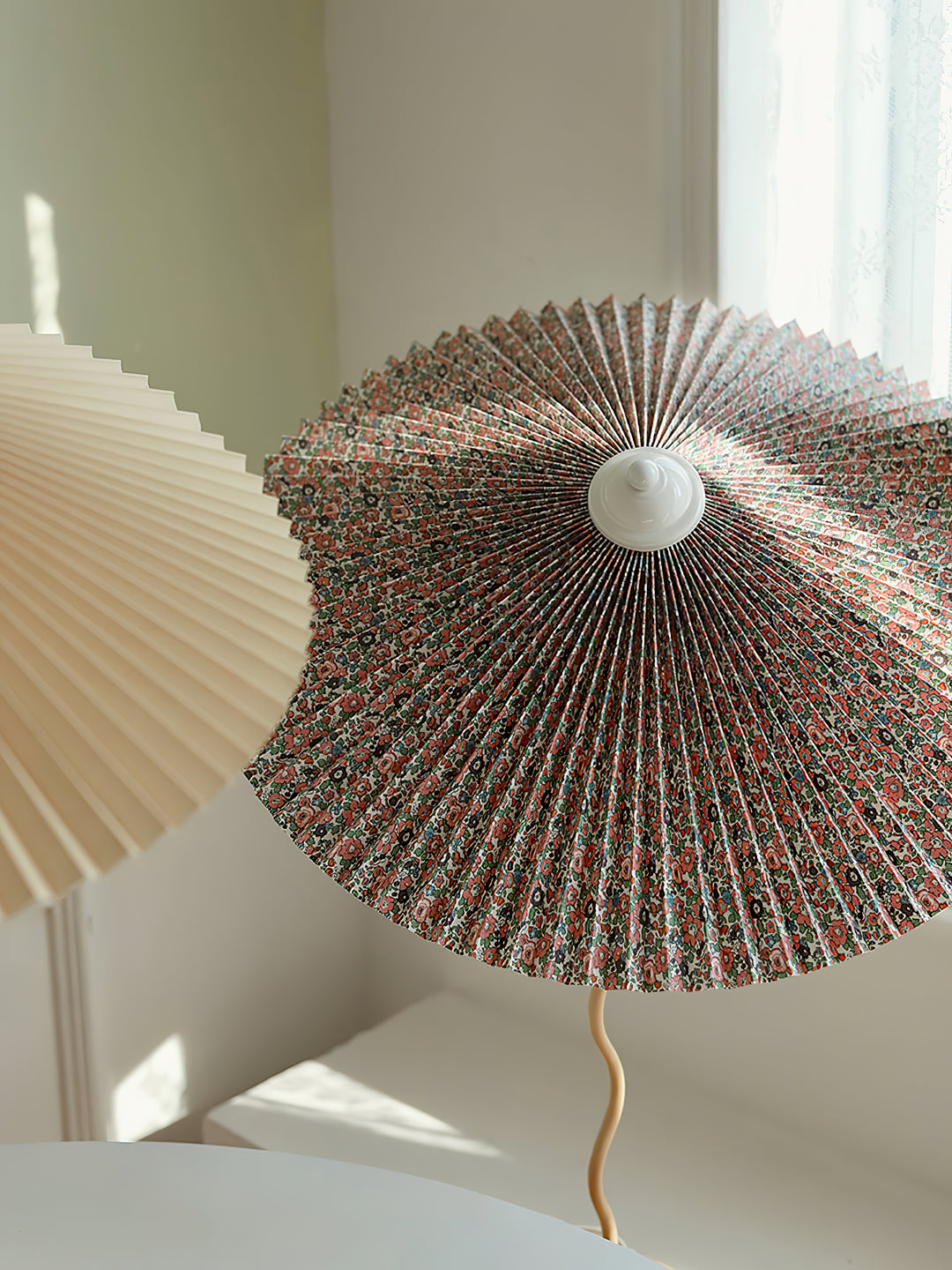 Pleated Hat Table Lamp - Vakkerlight