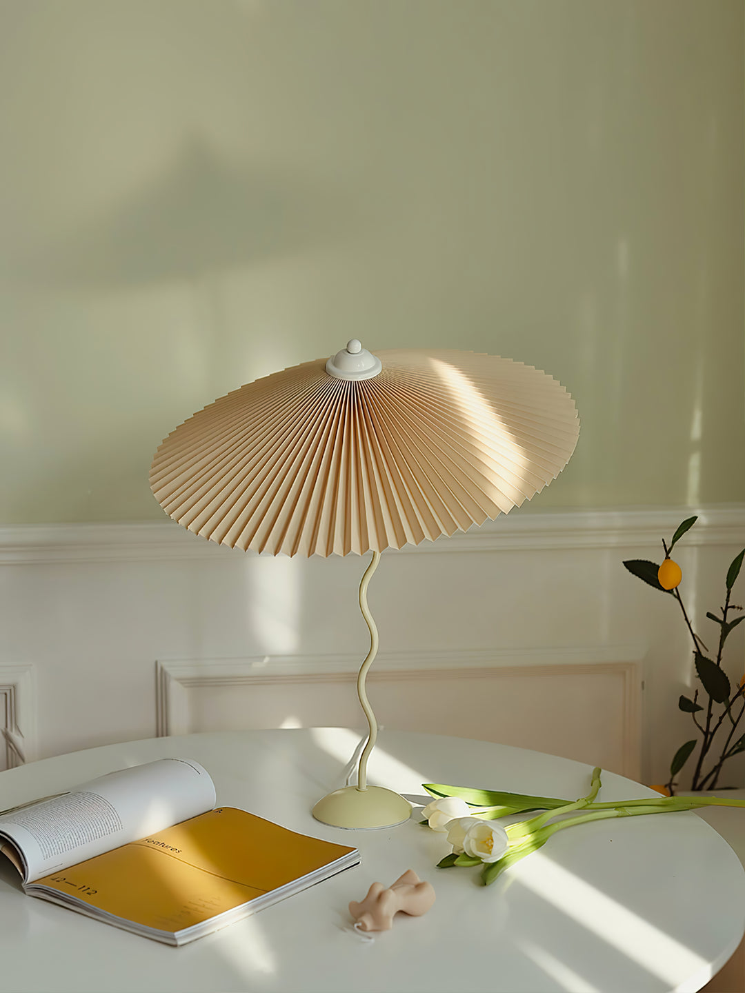 Pleated Hat Table Lamp - Vakkerlight