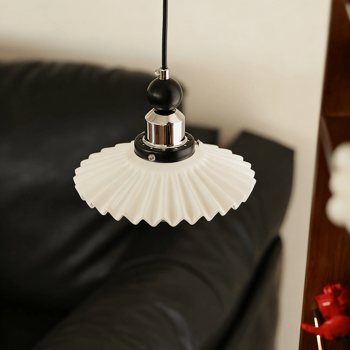 Pleated Petal Pendant Lamp - Vakkerlight