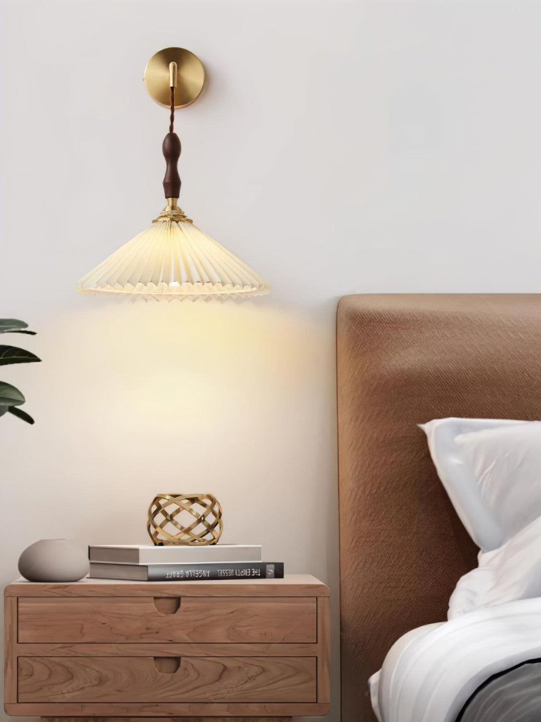 Pleated Wooden Wall Lamp - Vakkerlight