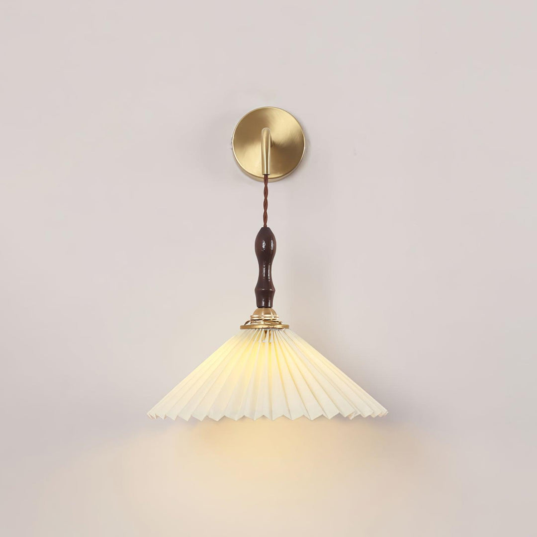 Pleated Wooden Wall Lamp - Vakkerlight