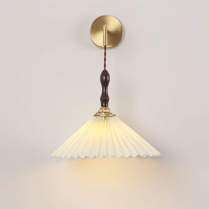 Pleated Wooden Wall Lamp - Vakkerlight