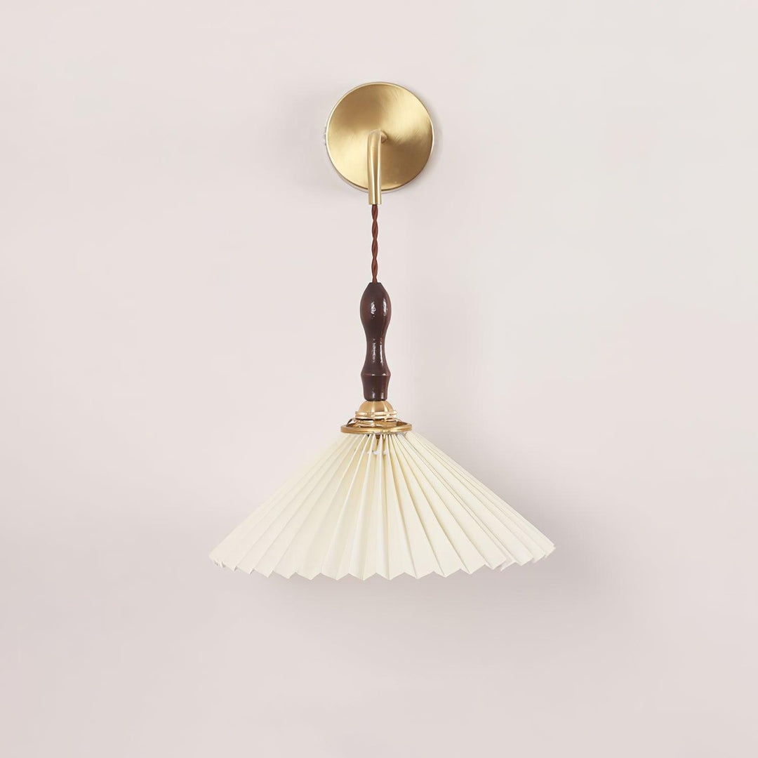 Pleated Wooden Wall Lamp - Vakkerlight