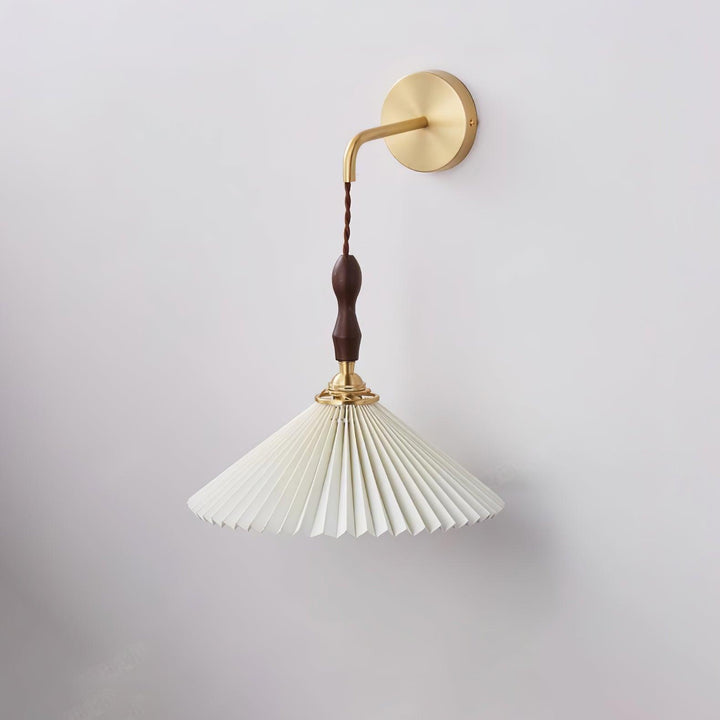 Pleated Wooden Wall Lamp - Vakkerlight