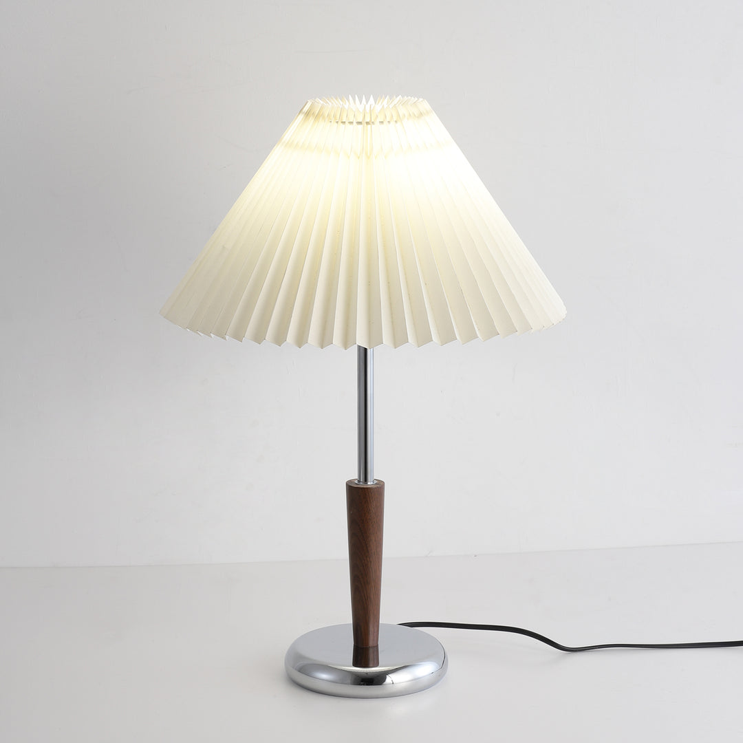 Lynnea Pleated Table Lamp - Vakkerlight