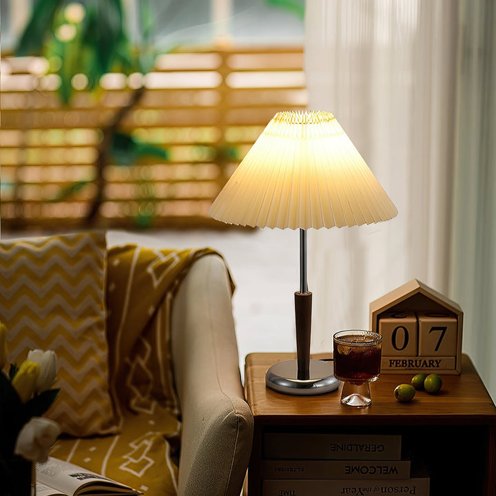 Lynnea Pleated Table Lamp - Vakkerlight