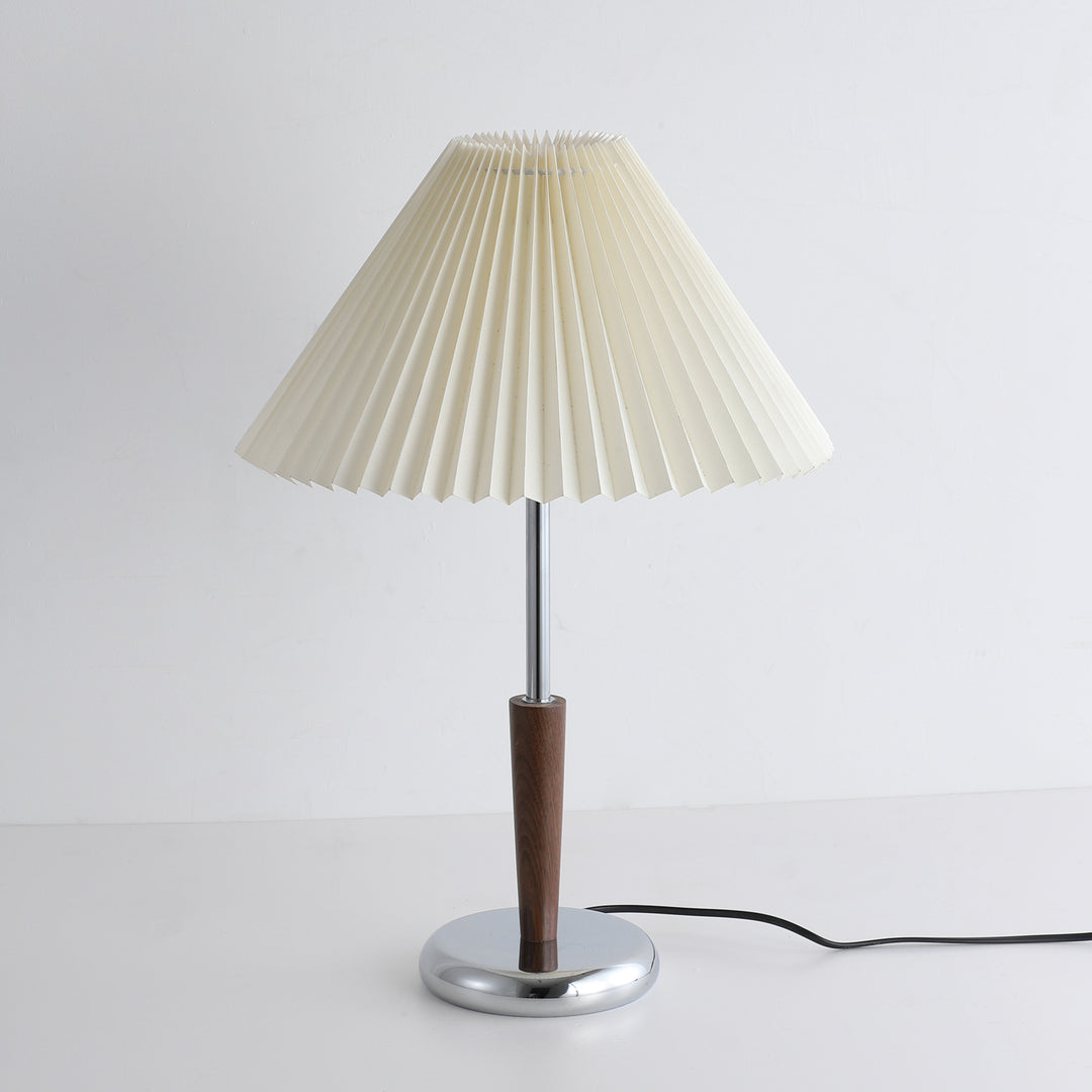 Lynnea Pleated Table Lamp - Vakkerlight