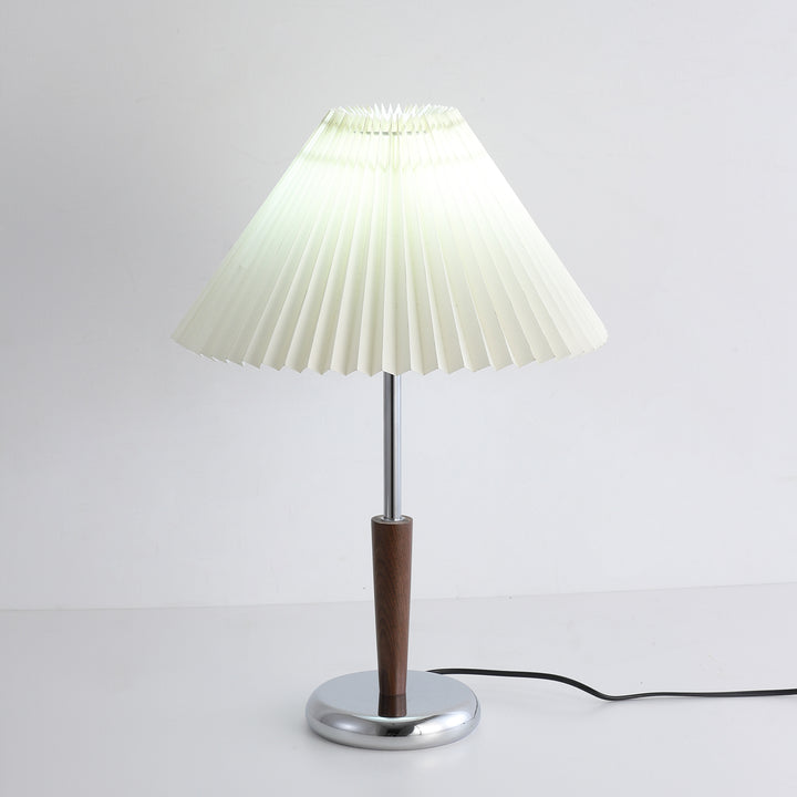 Lynnea Pleated Table Lamp - Vakkerlight