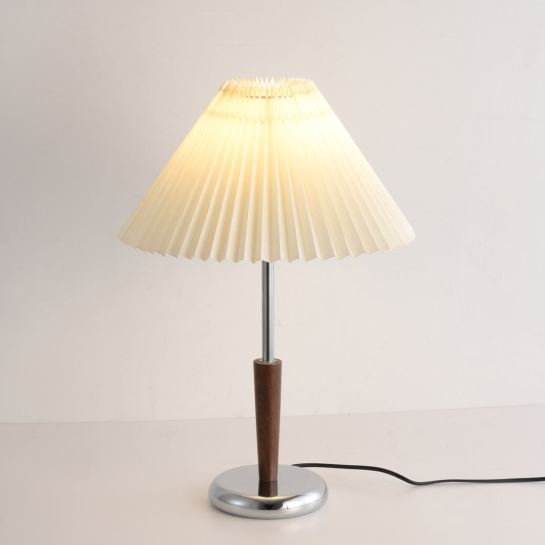 Lynnea Pleated Table Lamp - Vakkerlight