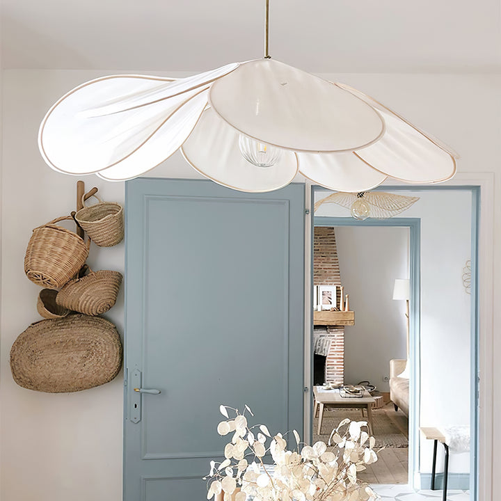 Precieuse Petals Pendant Lamp