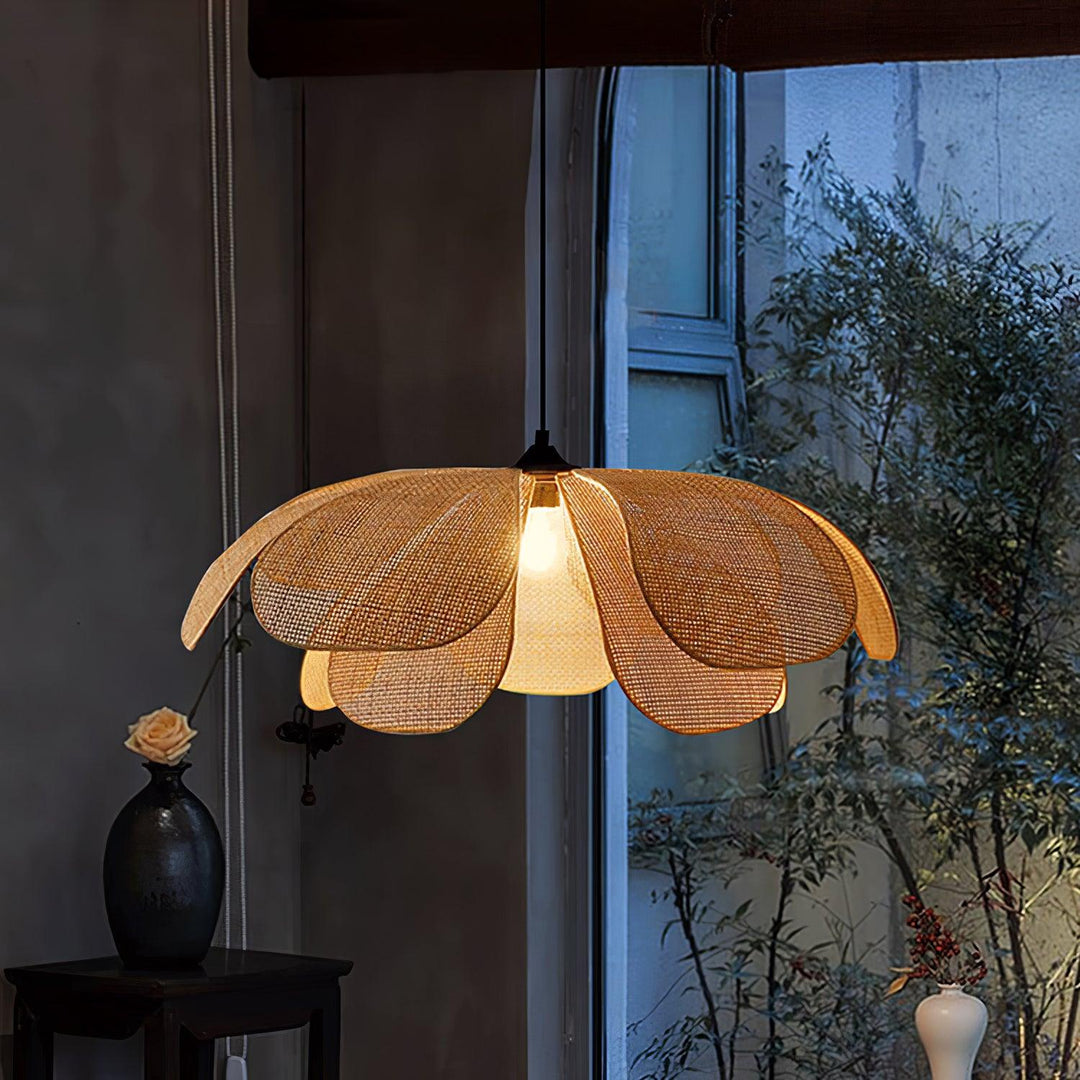 Rattan Petal Pendant Lamp - Vakkerlight