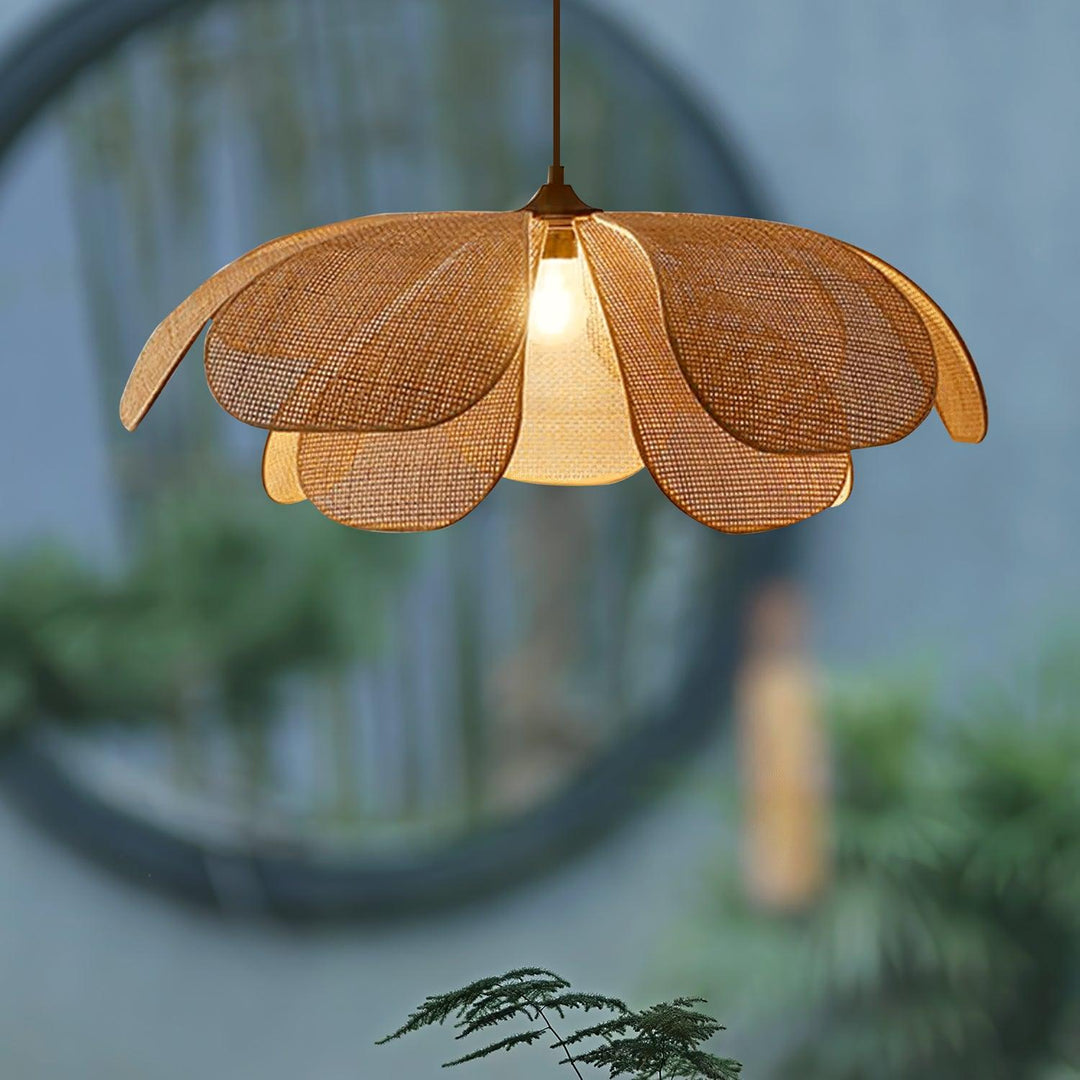 Rattan Petal Pendant Lamp - Vakkerlight