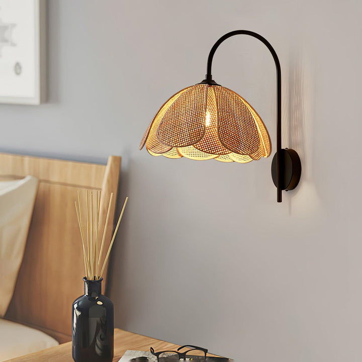 Rattan Petal Wall Lamp - Vakkerlight