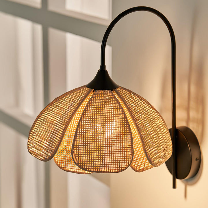 Rattan Petal Wall Lamp - Vakkerlight