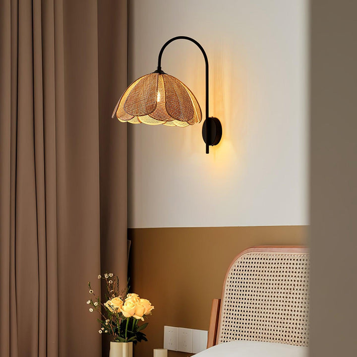 Rattan Petal Wall Lamp - Vakkerlight