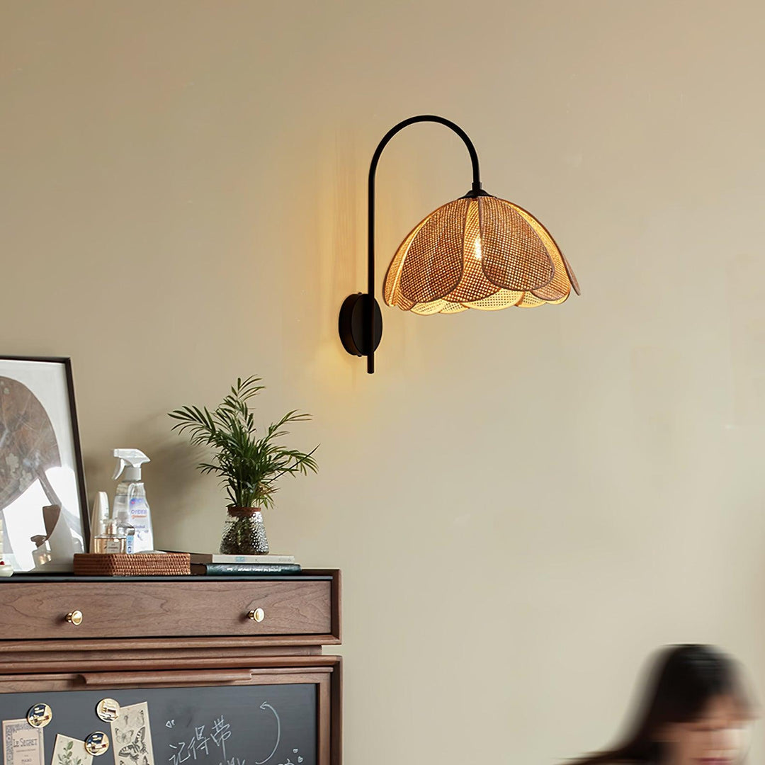 Rattan Petal Wall Lamp - Vakkerlight