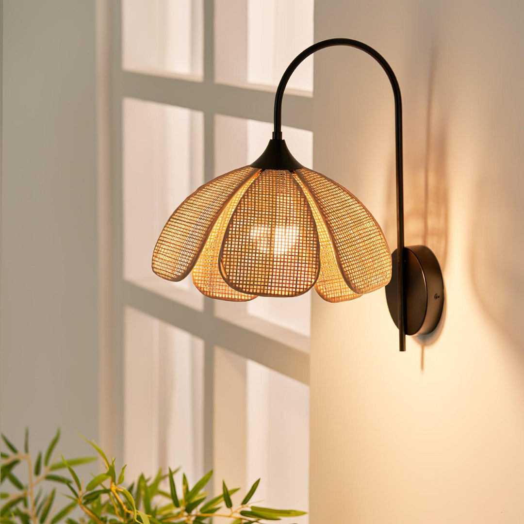 Rattan Petal Wall Lamp - Vakkerlight