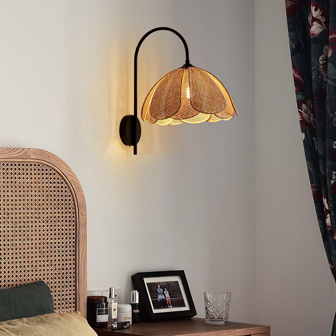 Rattan Petal Wall Lamp - Vakkerlight