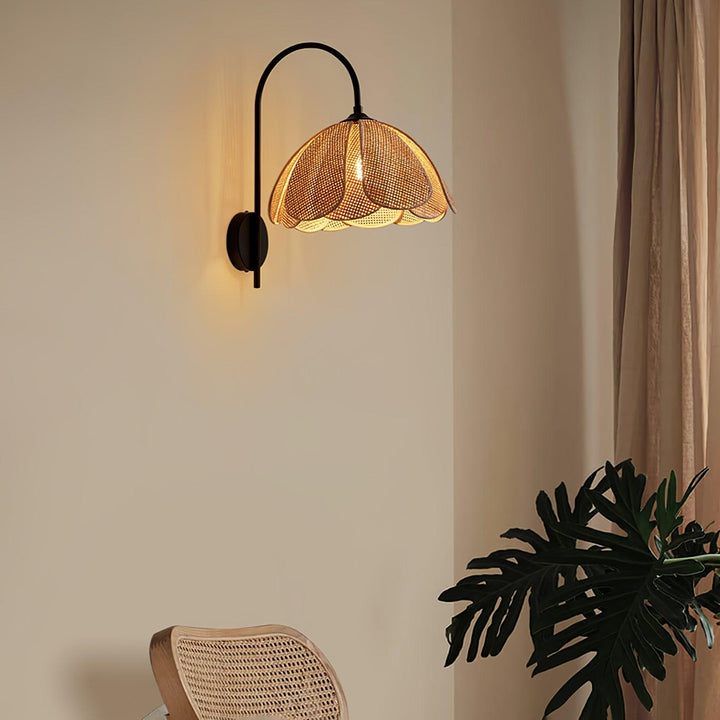 Rattan Petal Wall Lamp - Vakkerlight