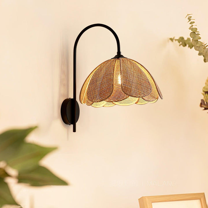 Rattan Petal Wall Lamp - Vakkerlight