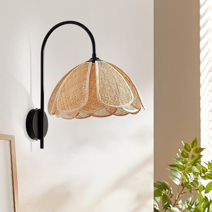 Rattan Petal Wall Lamp - Vakkerlight