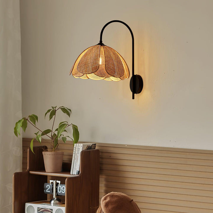 Rattan Petal Wall Lamp - Vakkerlight