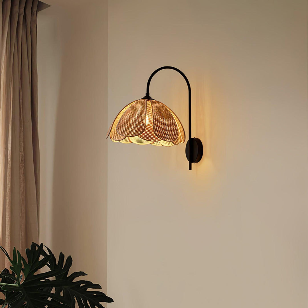 Rattan Petal Wall Lamp - Vakkerlight