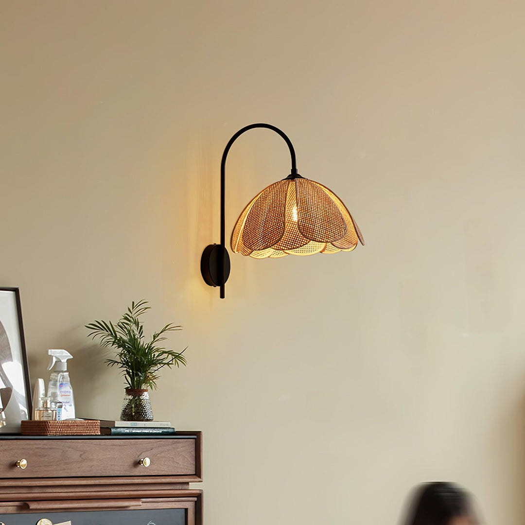 Rattan Petal Wall Lamp - Vakkerlight