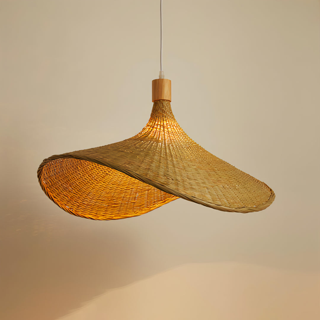 Lampe à suspension en forme de chapeau tissé en rotin