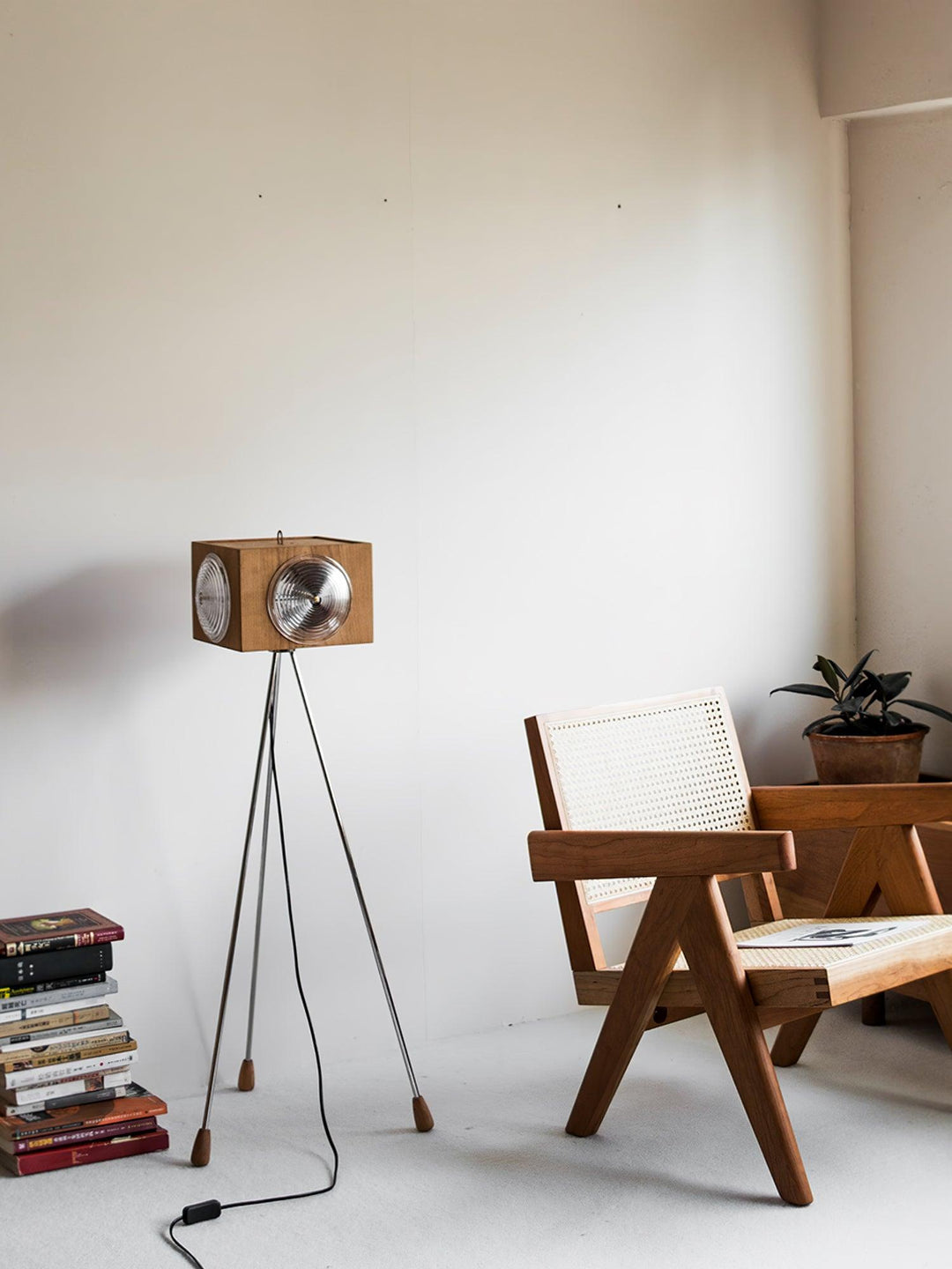 Retro Camera Focus Floor Lamp - Vakkerlight