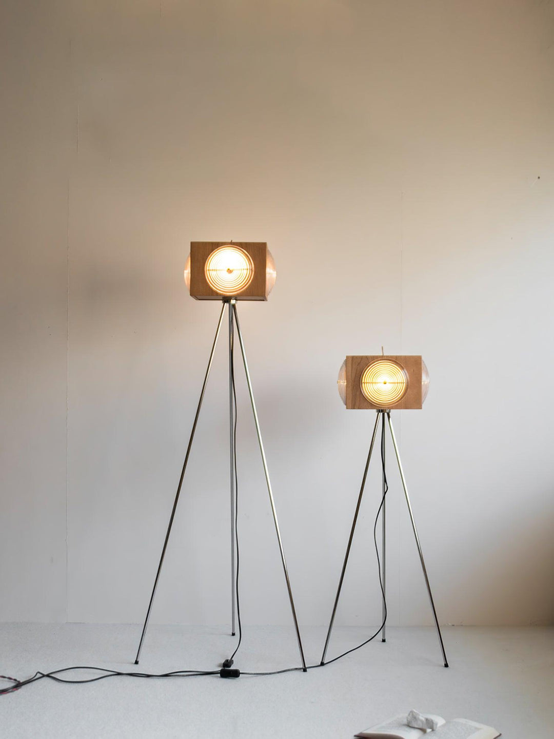 Retro Camera Focus Floor Lamp - Vakkerlight