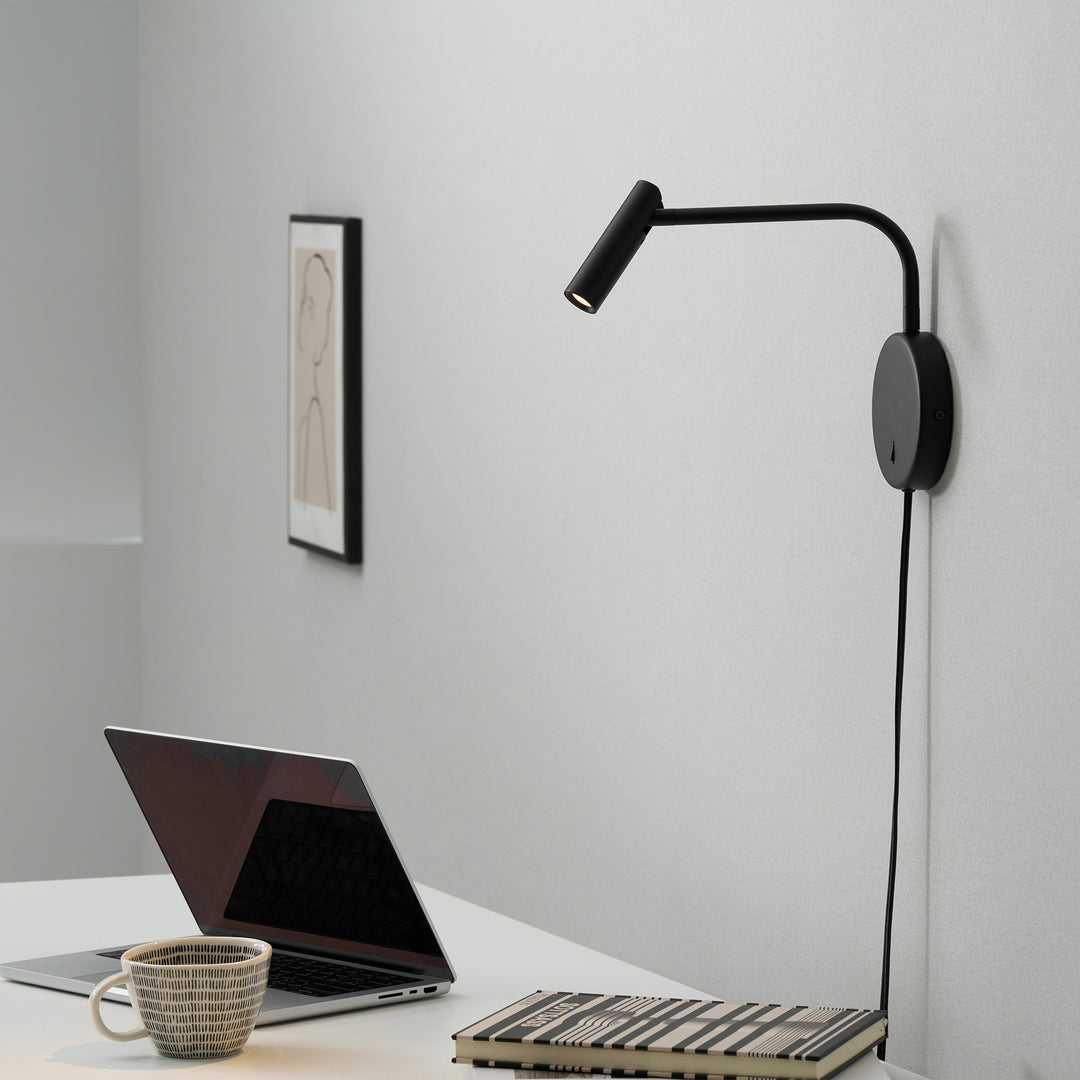 Minimalist Disc Plug-in Wall Sconce - Vakkerlight