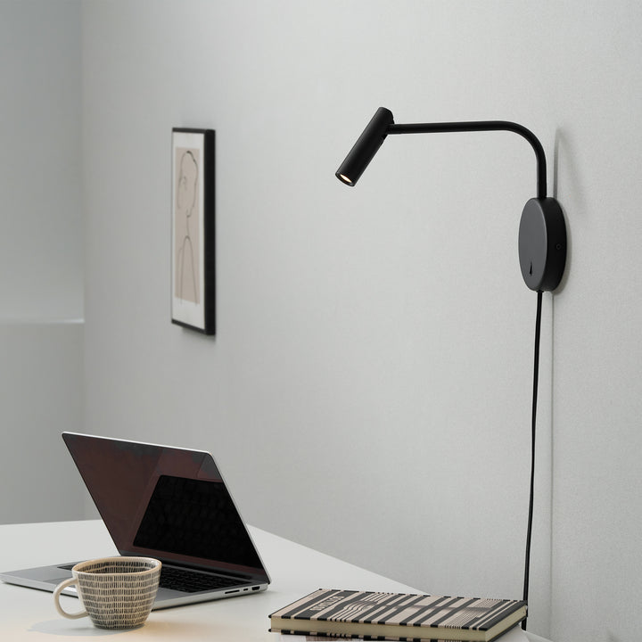 Minimalist Disc Plug-in Wall Sconce - Vakkerlight
