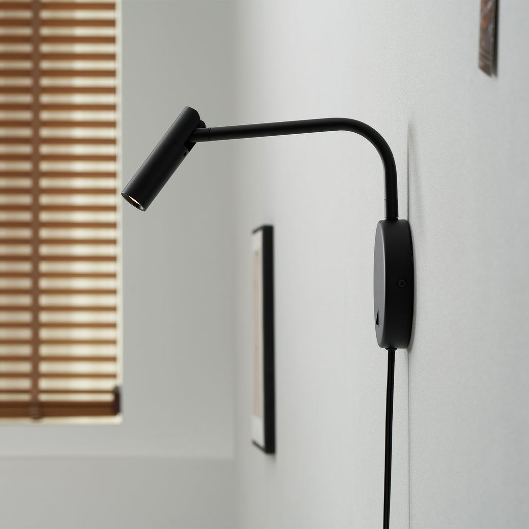 Minimalist Disc Plug-in Wall Sconce - Vakkerlight