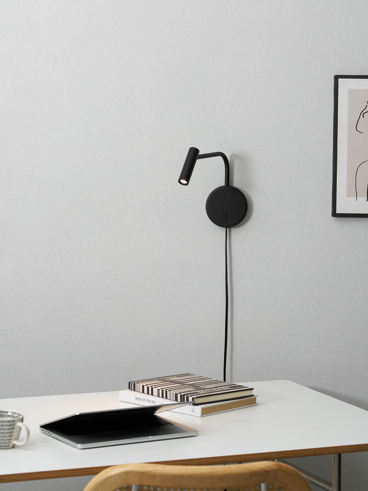 Minimalist Disc Plug-in Wall Sconce - Vakkerlight