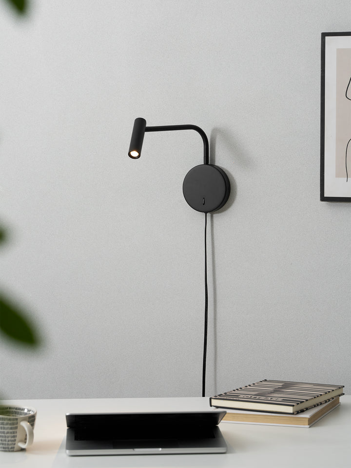 Minimalist Disc Plug-in Wall Sconce - Vakkerlight