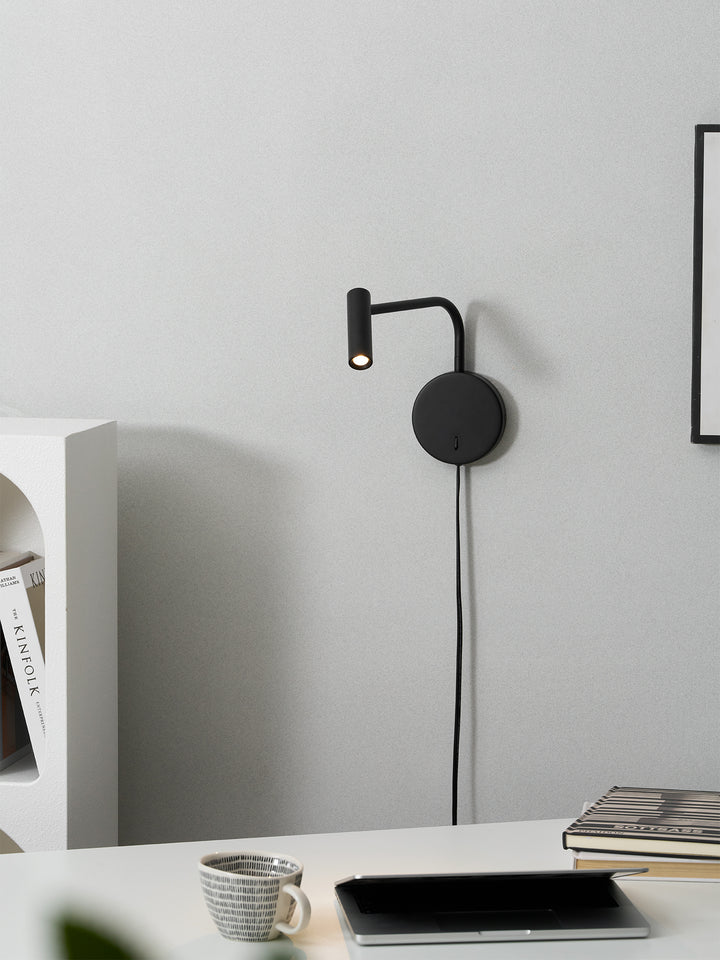 Minimalist Disc Plug-in Wall Sconce - Vakkerlight