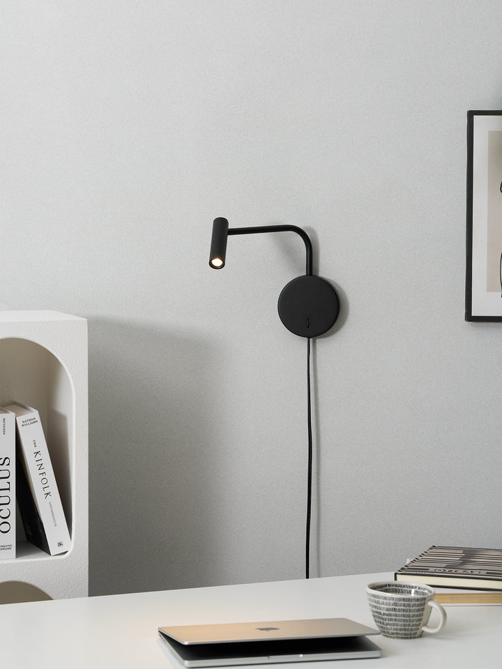 Minimalist Disc Plug-in Wall Sconce - Vakkerlight