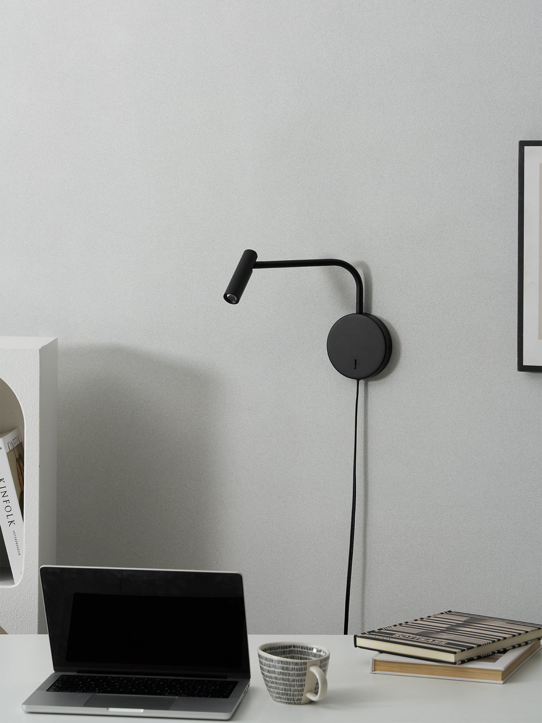 Minimalist Disc Plug-in Wall Sconce - Vakkerlight