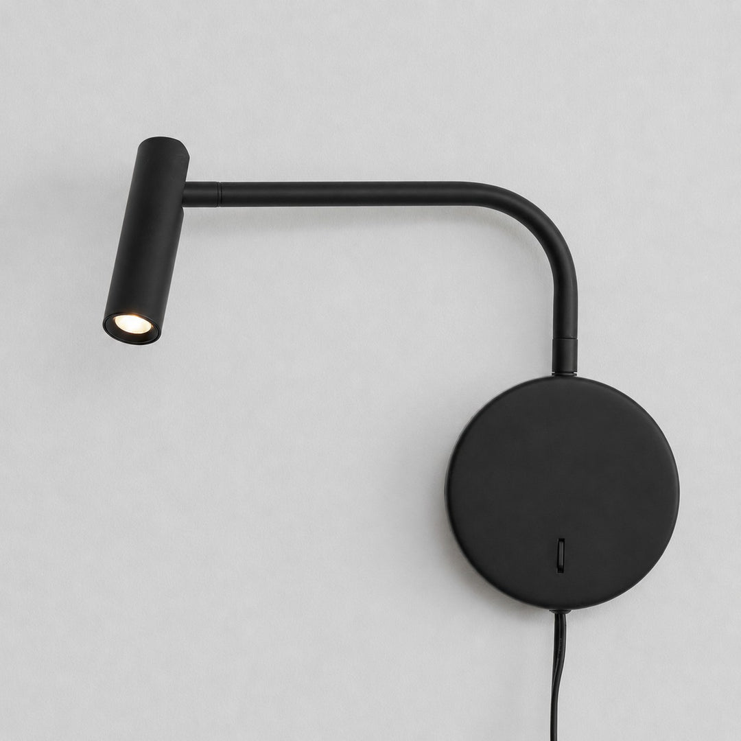 Minimalist Disc Plug-in Wall Sconce - Vakkerlight
